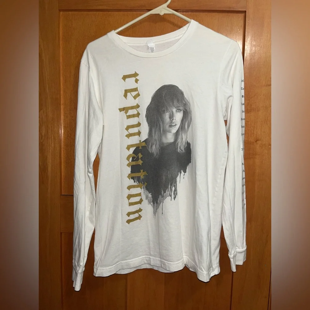 Taylor Swift Shirt Medium Country Pop Music Concert Tour Reputation Stadium - Picture 1 of 5